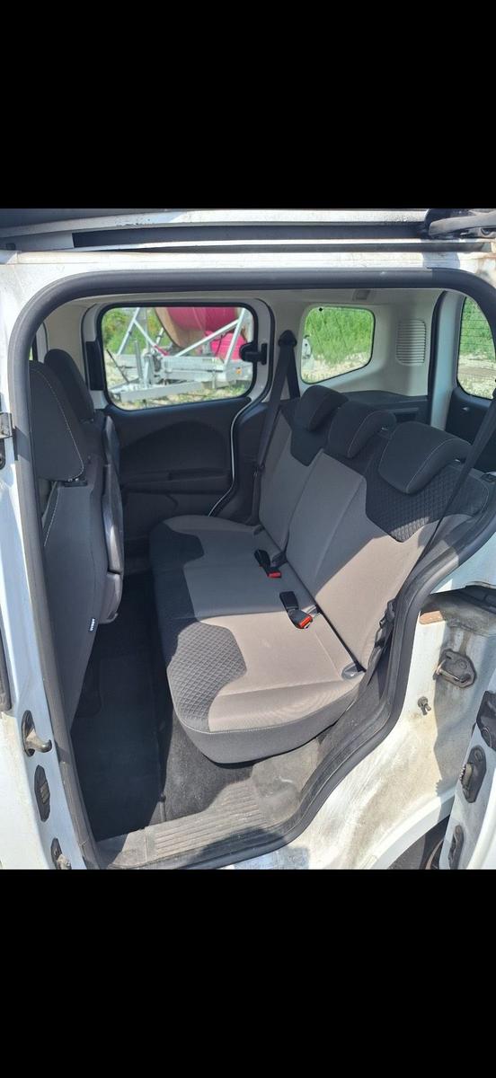 Ford Courier 2014 — photo 8