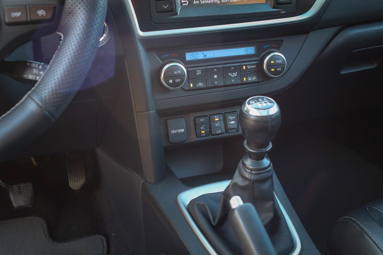 Toyota Auris 2013 — photo 9