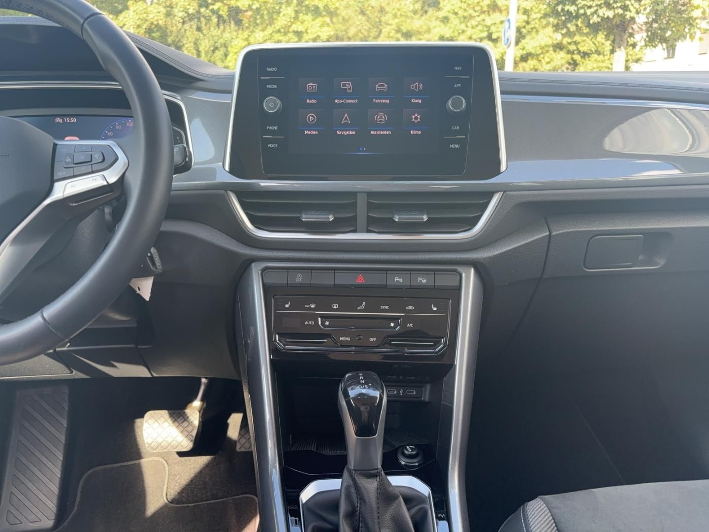 Fahrzeugabbildung Volkswagen T-ROC Style 1.5l TSI,DSG,AHK,Navi,Climatronic,Ap