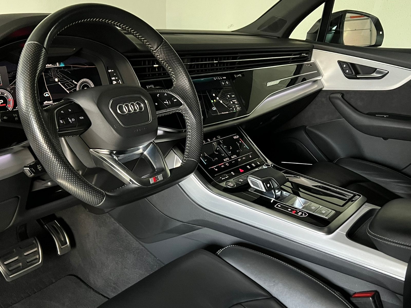 Fahrzeugabbildung Audi Q7 50 TDI Quattro S-LINE/PANO/ACC/MATRIX/7-SITZ