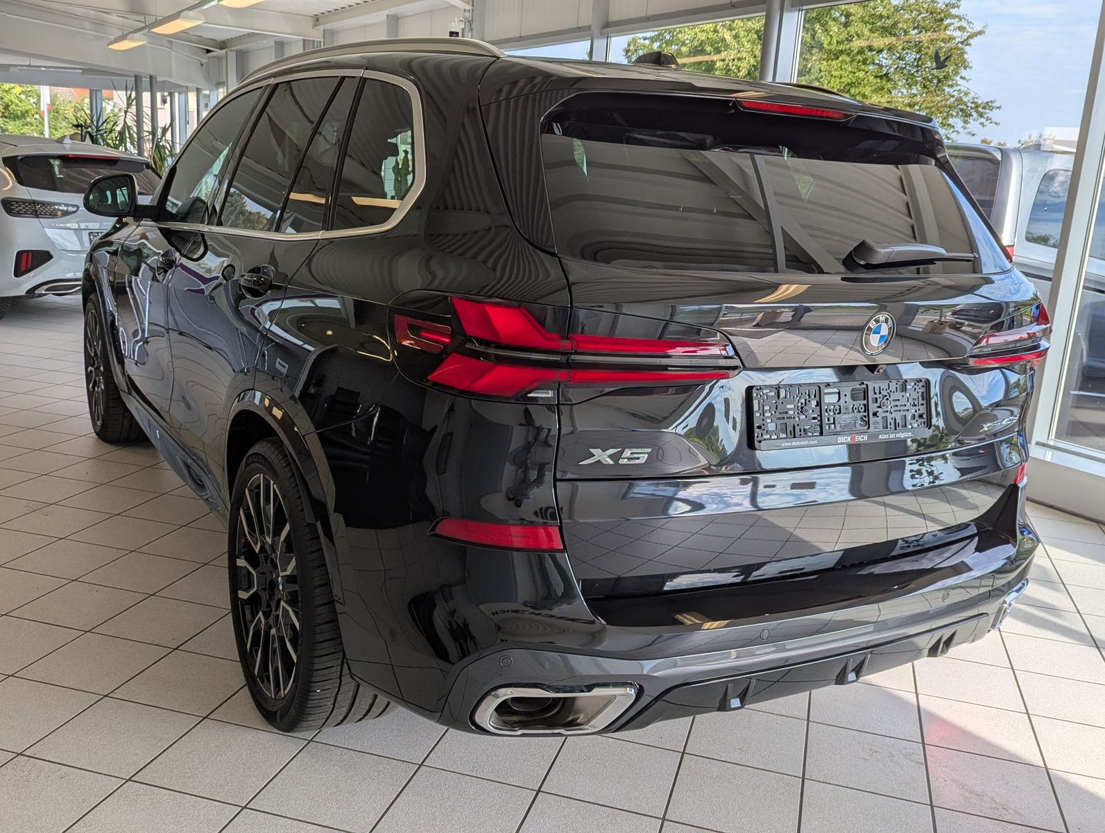 Fahrzeugabbildung BMW X5 40 d xD M-Sport Innov. Travel Merino AHK 21"