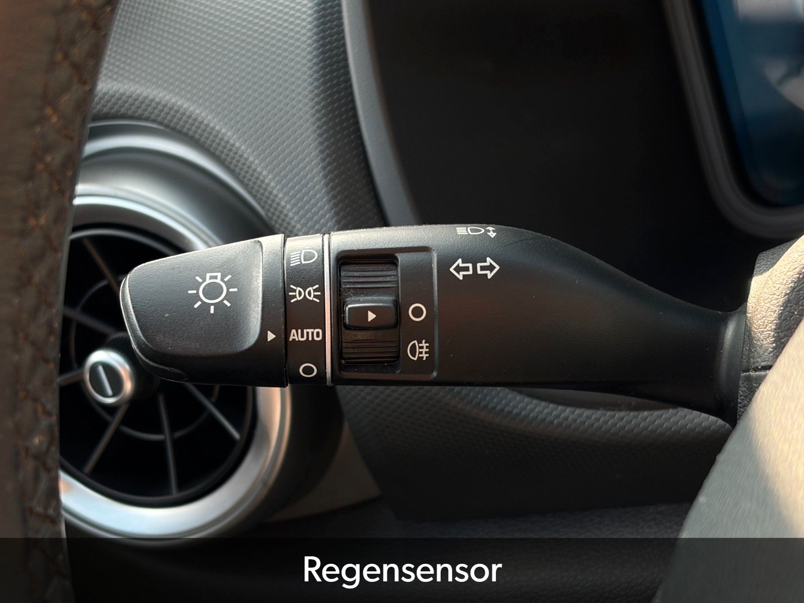 Fahrzeugabbildung Hyundai KONA E Select SHZ ACC PDC LKA Navi WiFi CarPlay