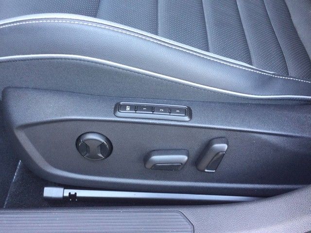 Fahrzeugabbildung Volkswagen Golf VIII GTD DSG Standhzg. Matrix Navi Leder AI