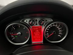 FORD Kuga Titanium / RENTNER/ NUR 53.tKM /AHK /AUTOM FORD Kuga Titanium / RENTNER/ NUR 53.tKM /AHK /AUTOM