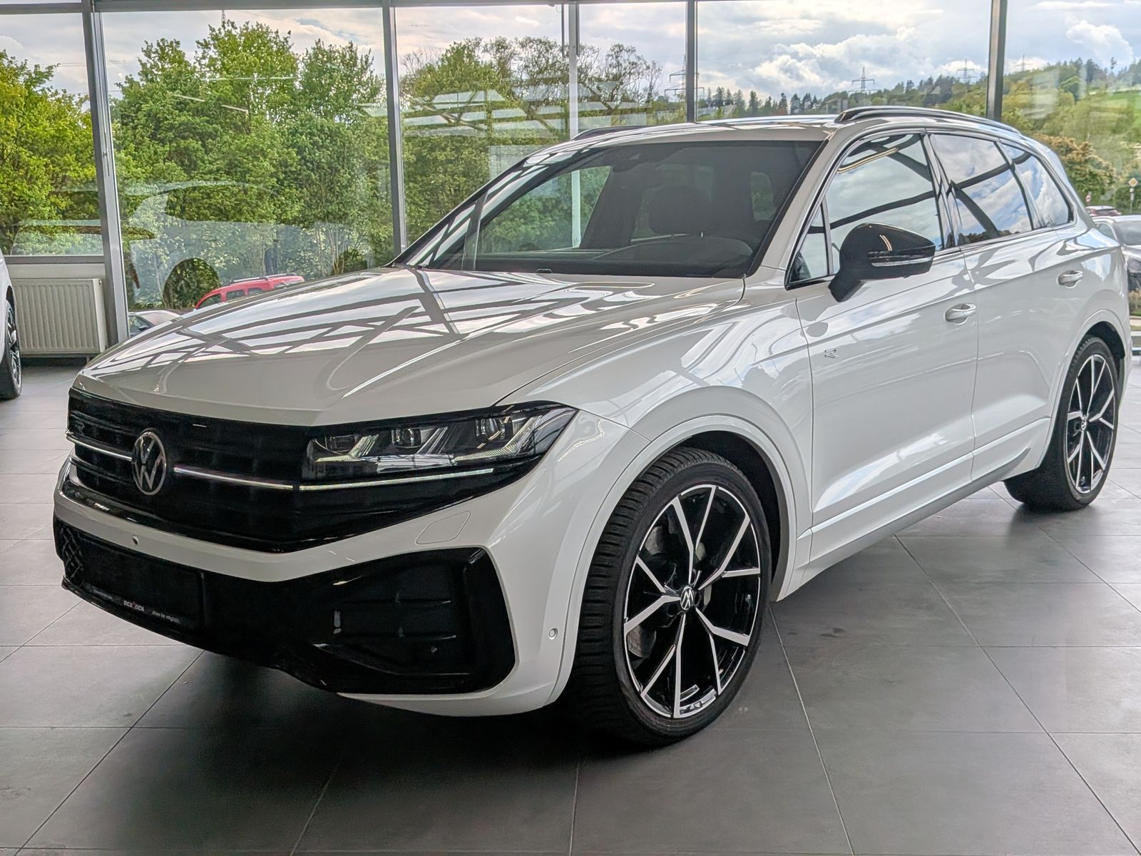 Fahrzeugabbildung Volkswagen Touareg 3.0TDI 4M R-Line VOLL Black 22" UPE 114T