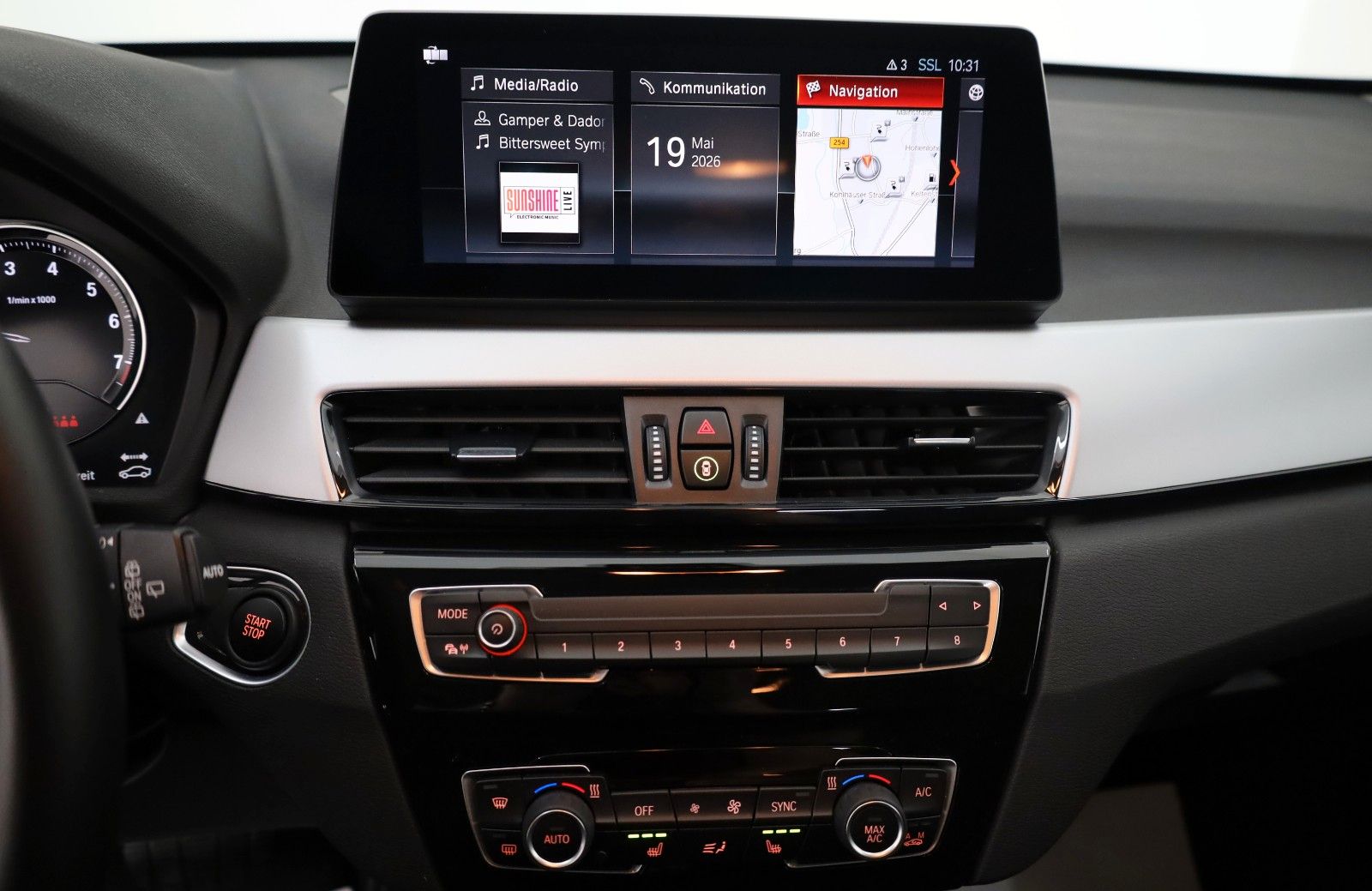 Fahrzeugabbildung BMW X1 xDrive 25e Advantage Leder,Navi,LED,Kamer,HUD