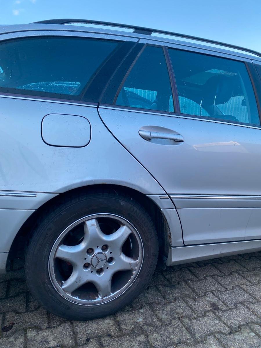 Mercedes-Benz C180 2005 — вигляд ззаду