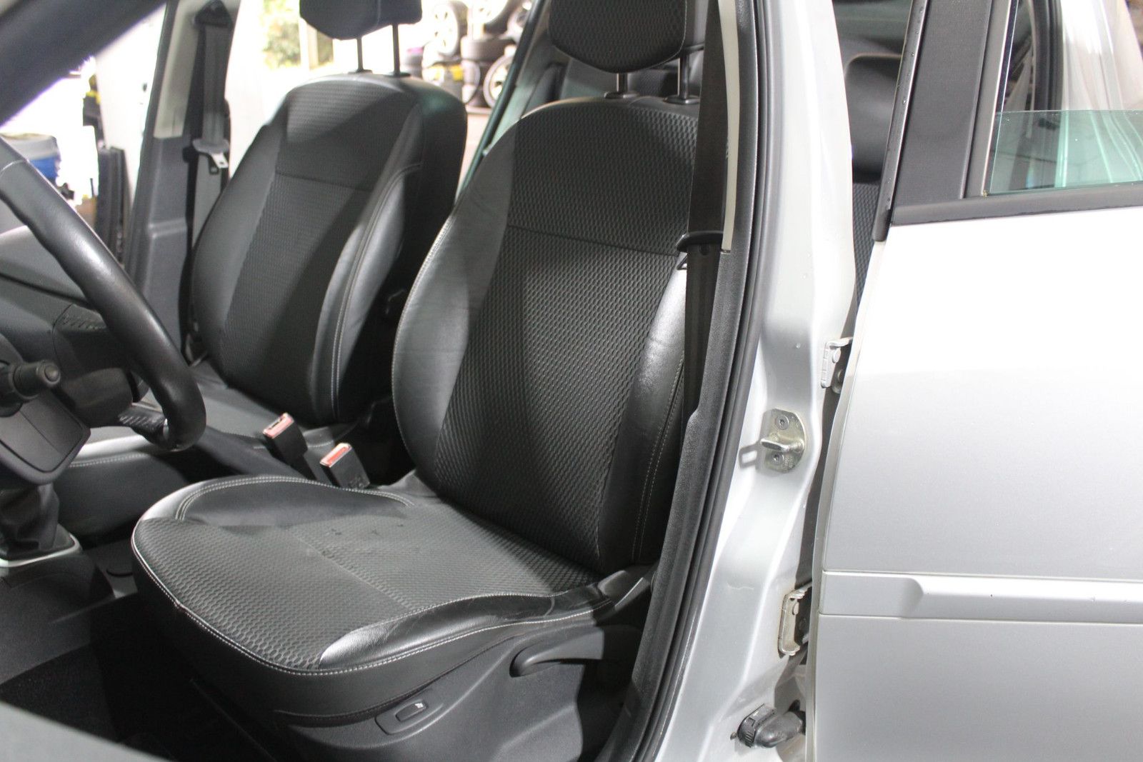 RENAULT Clio III Luxe Navi Tempomat Alufelgen Shz Teille