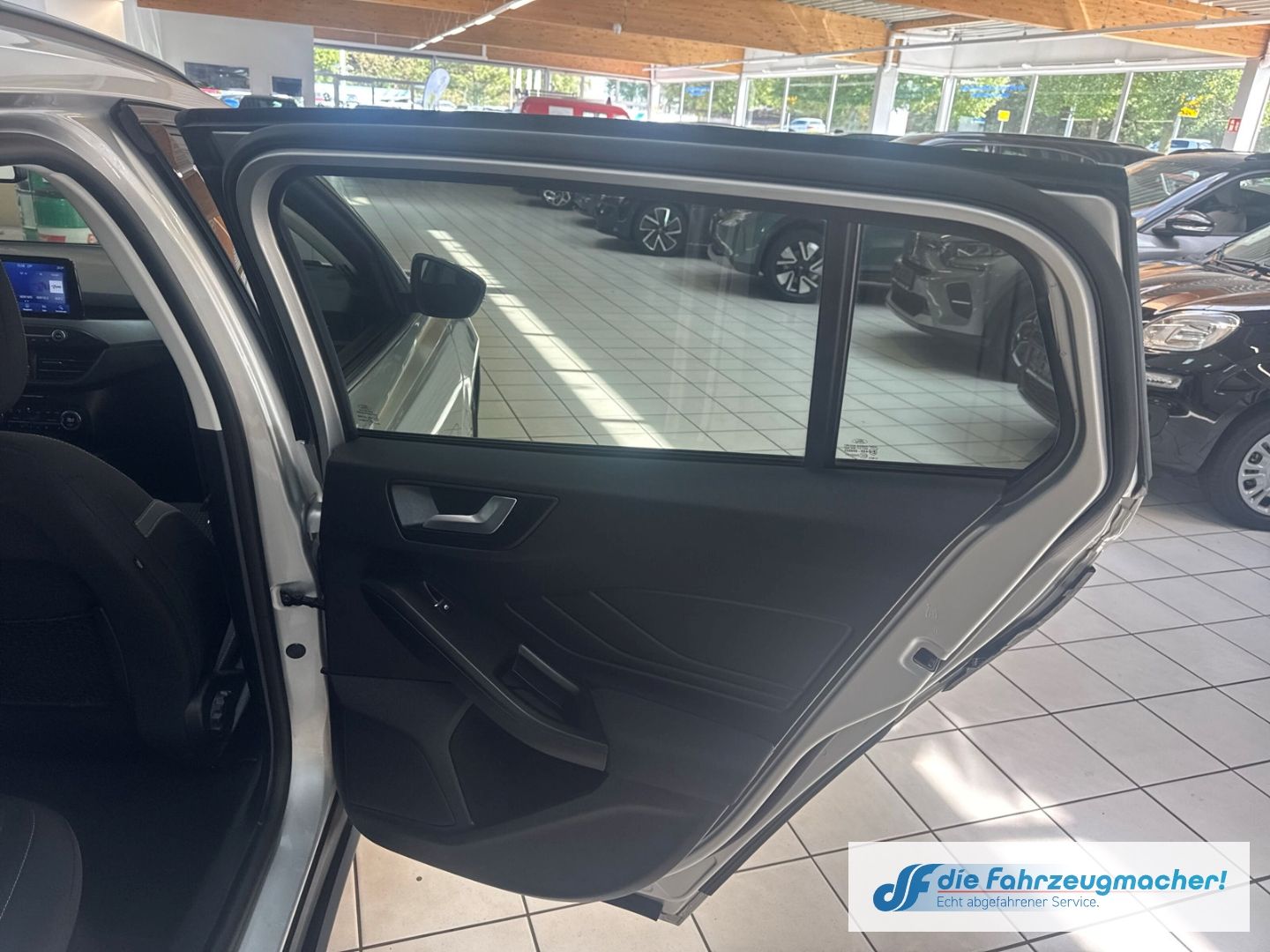 Fahrzeugabbildung Ford Focus Turnier Cool & Connect Navi LED Apple CarP