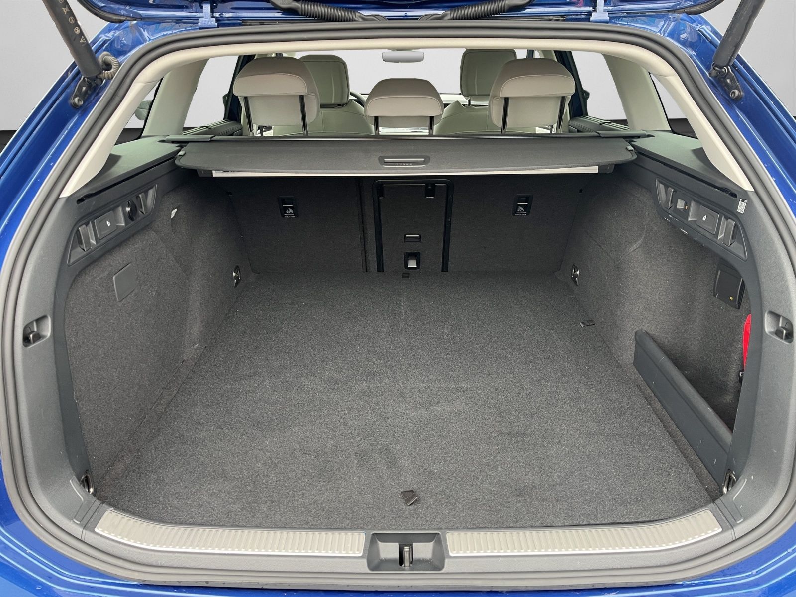 Volkswagen Passat Variant - Bild 15