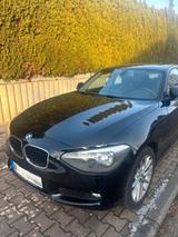 BMW 125i - M-Sport | Top-Zustand - schwarze BMW 125