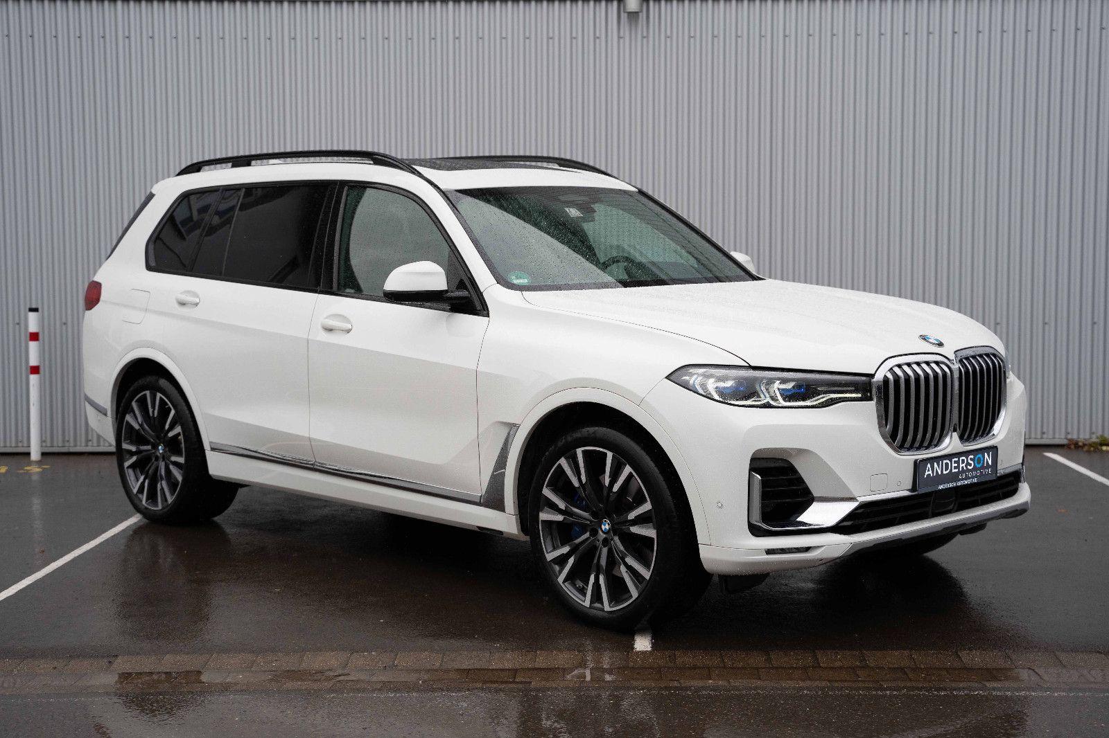 Fahrzeugabbildung BMW X7 XDRIVE 30d PURE EXC PANO TV MASSAGE VOLL 7SIT