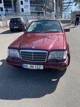 Mercedes-Benz Mercedes Cabriolet E 200 - rote Mercedes-Benz 200