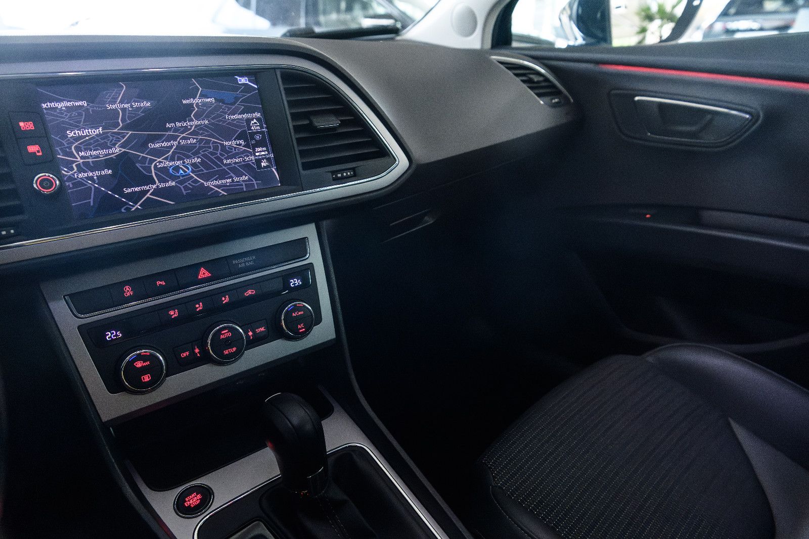 Fahrzeugabbildung SEAT Leon ST Xcellence DSG+Navi+AHK+LED