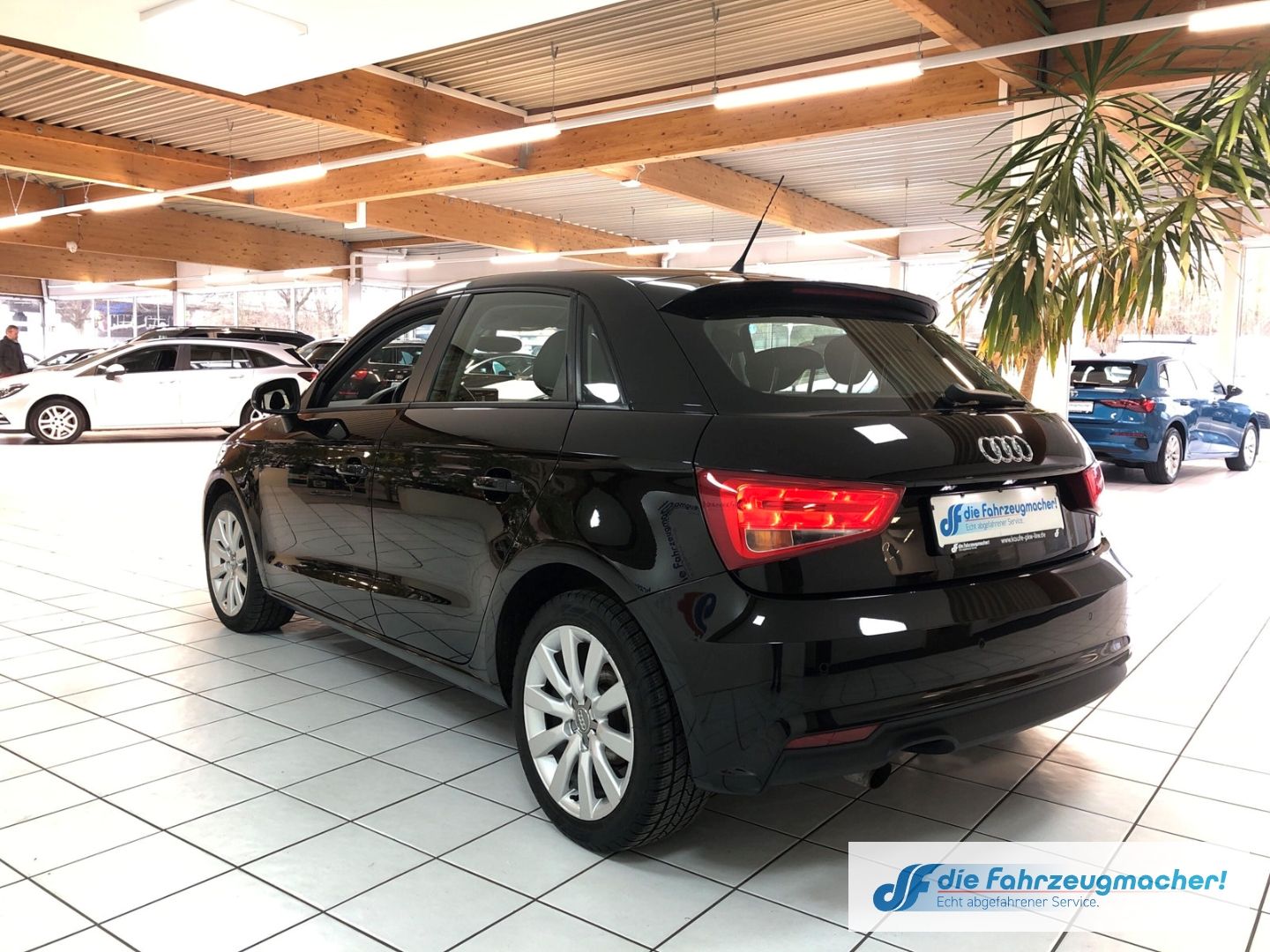 Fahrzeugabbildung Audi A1 Sportback Attraction 1.2TFSi Klimaautom SHZ P