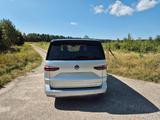Volkswagen T7 Multivan 1,5 TSI OPF DSG LÜ Edition - silberne Volkswagen T7 Multivan