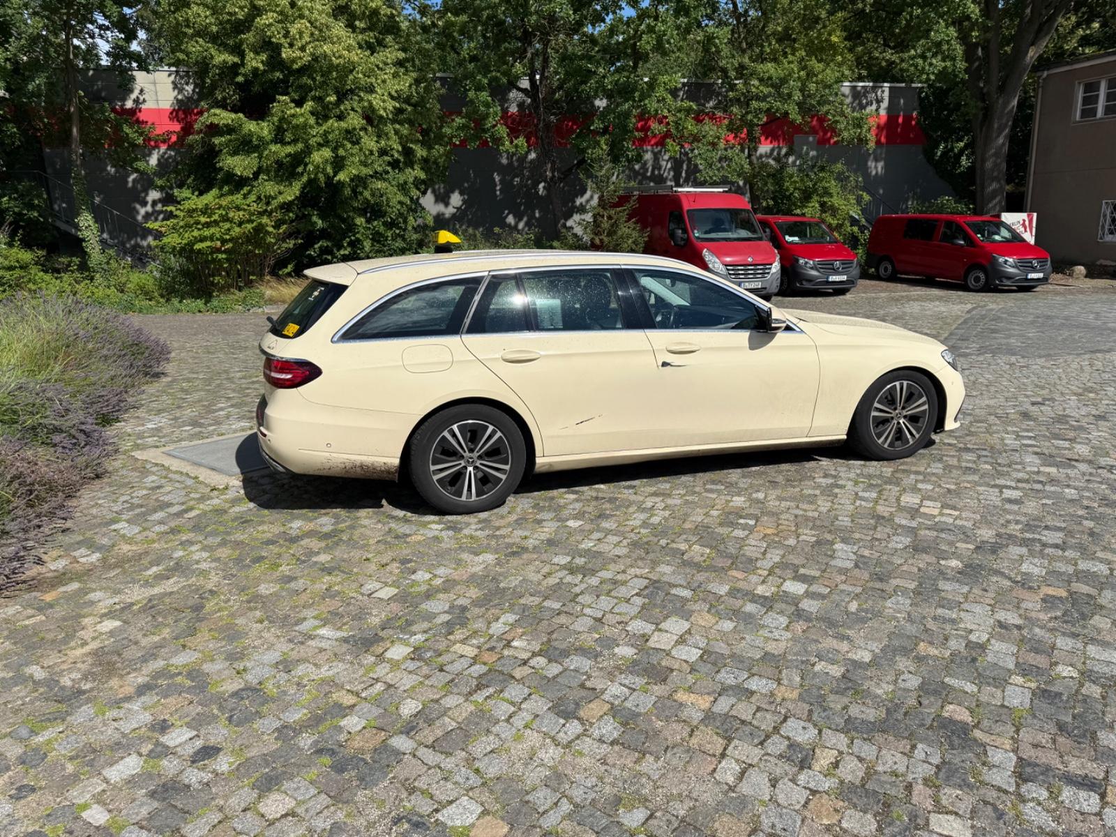Mercedes-Benz E 220 d T Autom. -