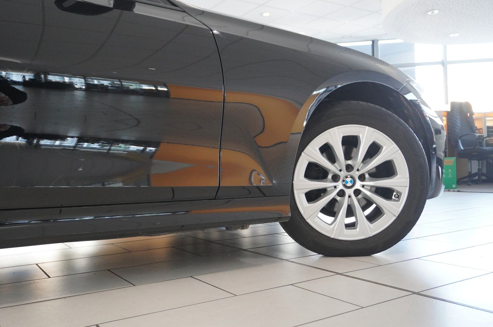 Fahrzeugabbildung BMW 318D TOURING ADVANTAGE NAVI/LED/VIRTUAL/SHZ/DAB+