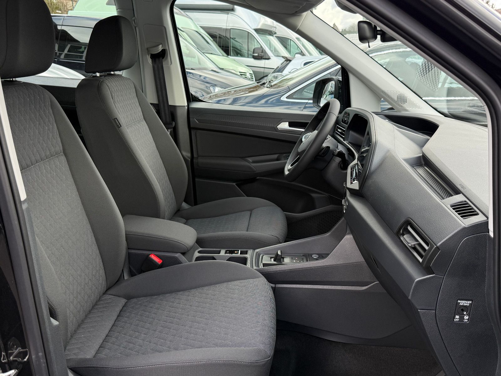 Fahrzeugabbildung Volkswagen Caddy Life Maxi TSI DSG ACC AHK LED Kamera Sthz