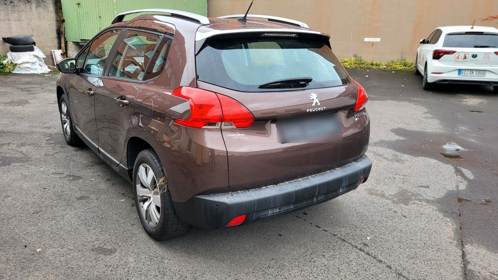 Peugeot 2008 2013 — салон