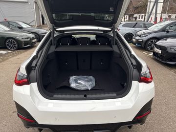 BMW i4 eDrive40 M Sportpaket HK HiFi DAB LED RFK