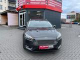 Ford Focus Titanium/Bluetooth/Tempomat/Navi/PDC/USB/S - mit Benzin-Antrieb: Grau, Kombi, Bluetooth