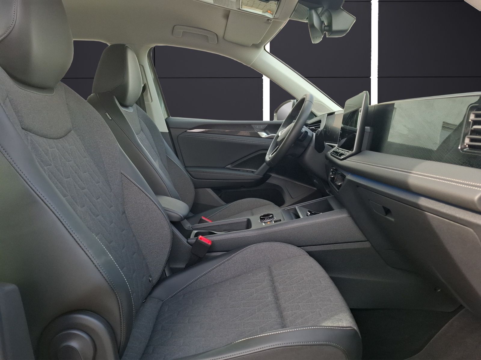 Fahrzeugabbildung Volkswagen Tiguan eTSI Life DSG Standhzg. LED AHK Navi AID