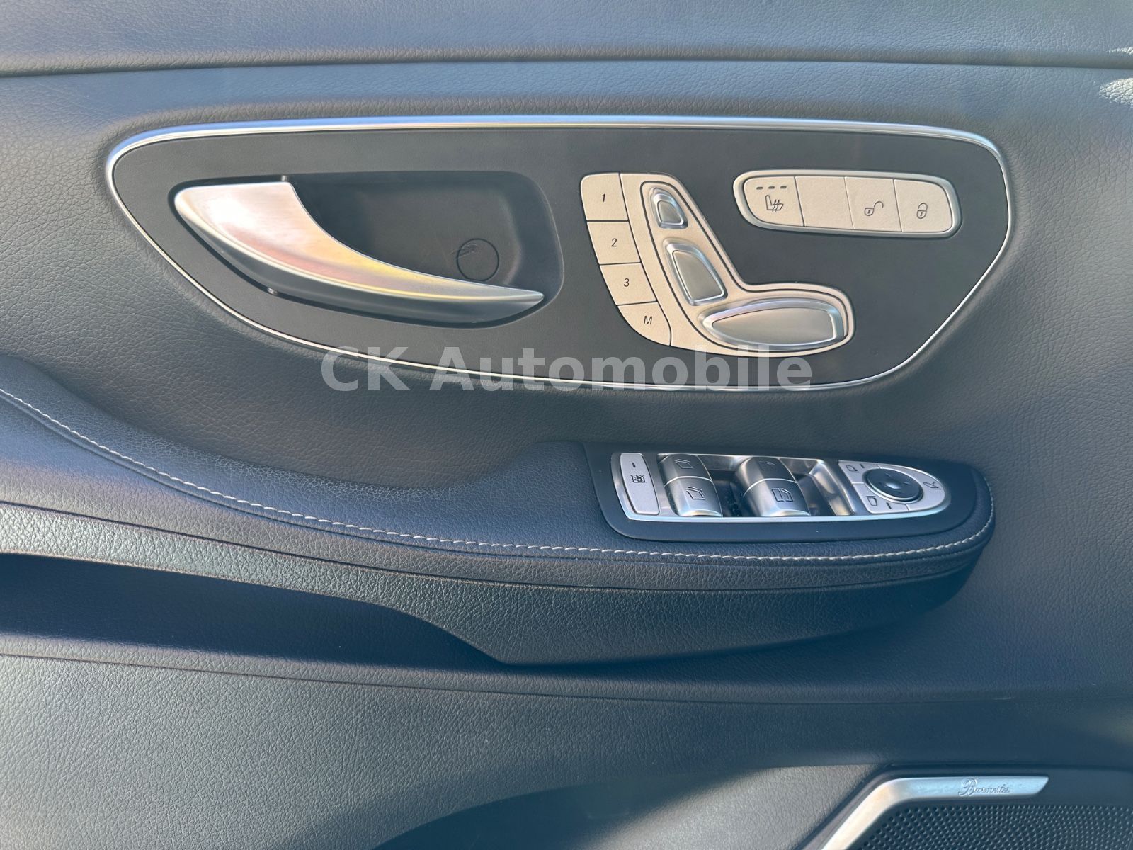 Fahrzeugabbildung Mercedes-Benz V250d AVANTGARDE EDITION 4MATIC lang/7 Sitze