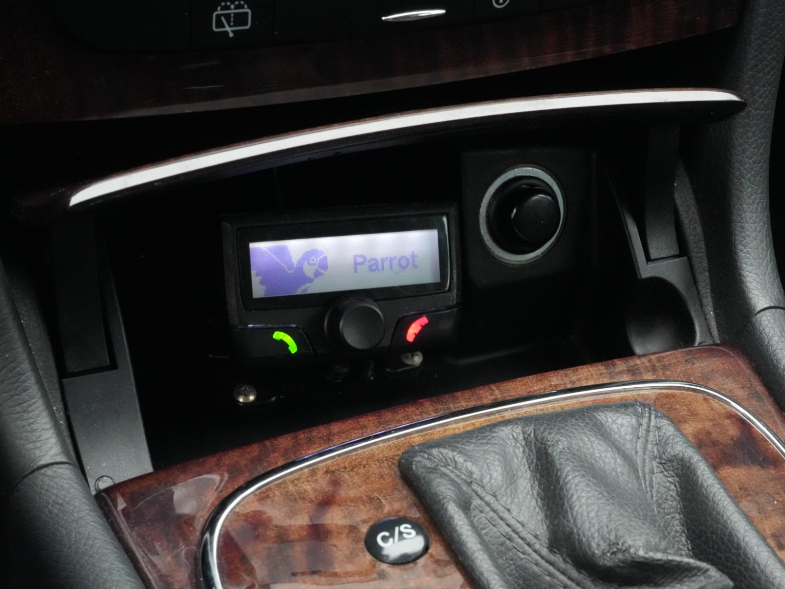 Mercedes-Benz E200 2004 — photo 11