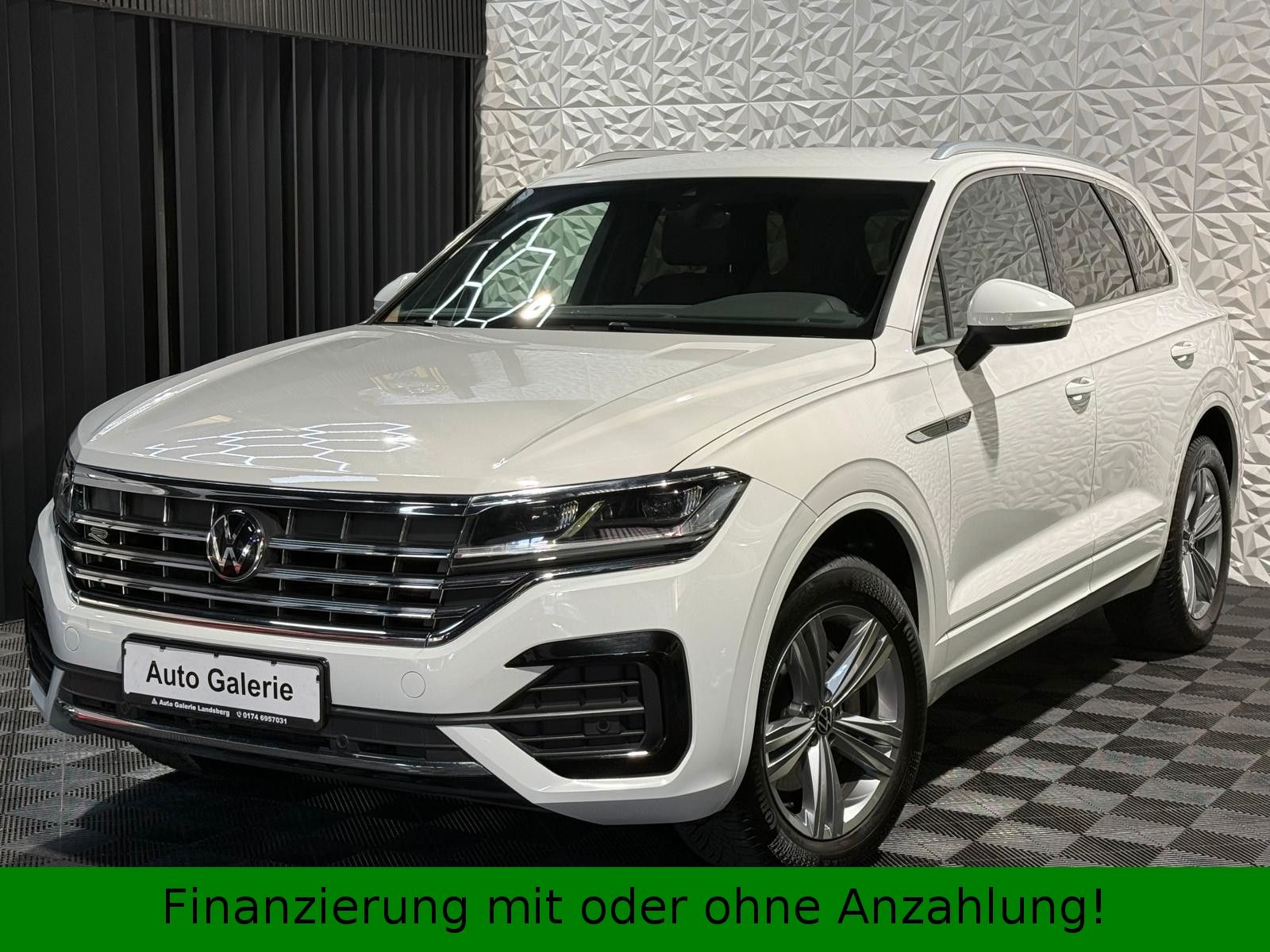 Volkswagen Touareg - 1