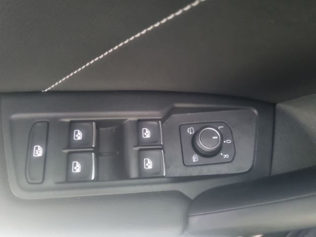 Fahrzeugabbildung Volkswagen Tiguan 1.5 TSI DSG R-Line NAV AHK KAMERA FRONTSC