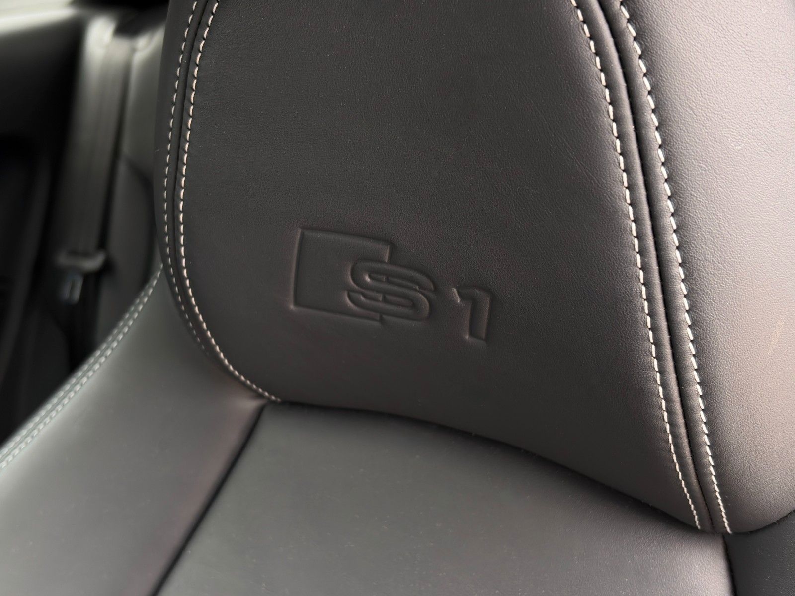 Fahrzeugabbildung Audi S1 2.0 TFSI quattro SHZ PDC Navi Leder Ambiente