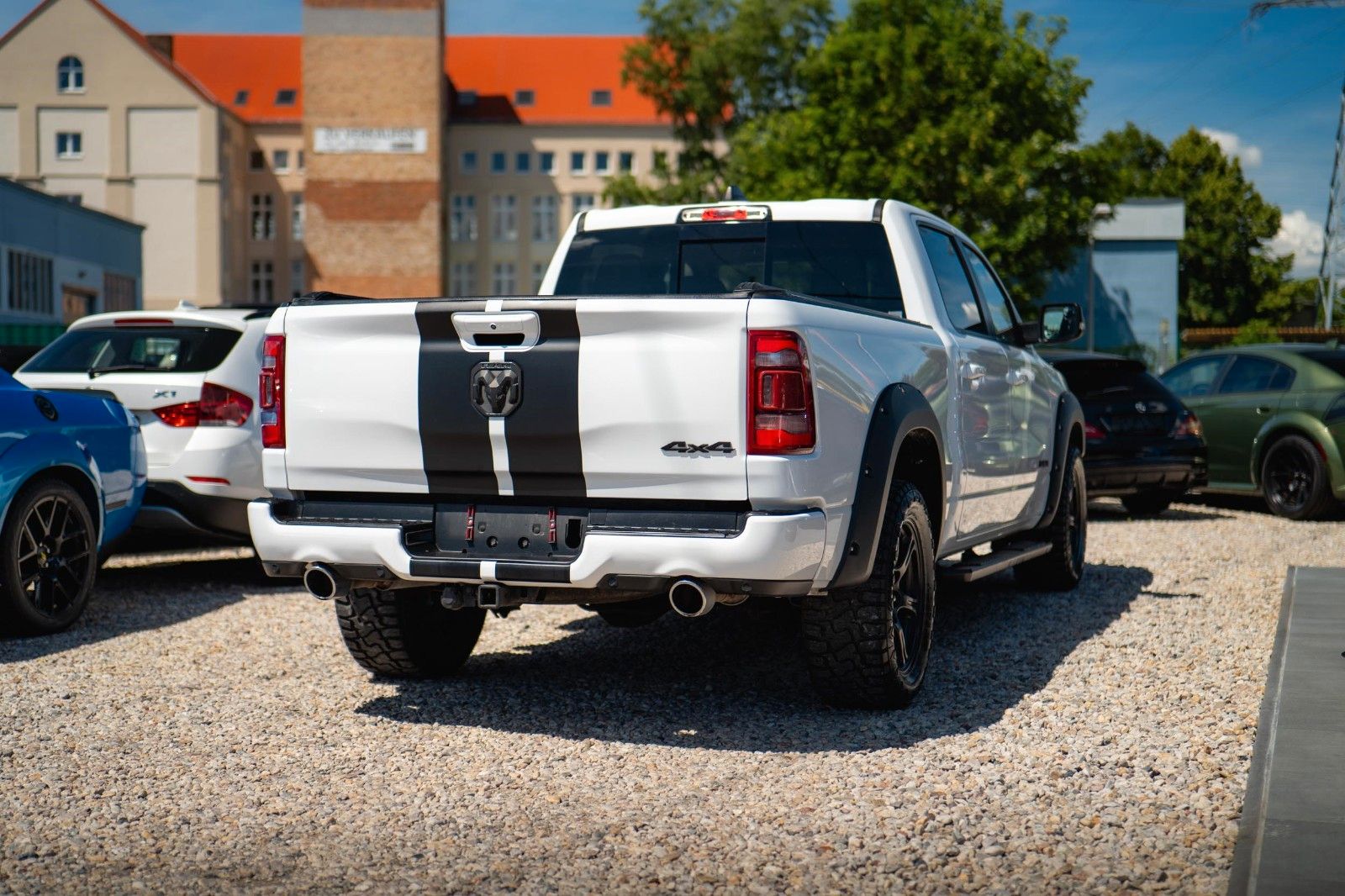 Fahrzeugabbildung Dodge RAM 5.7 V8 HEMI 4x4 OFFROAD Night-Paket LONGBED
