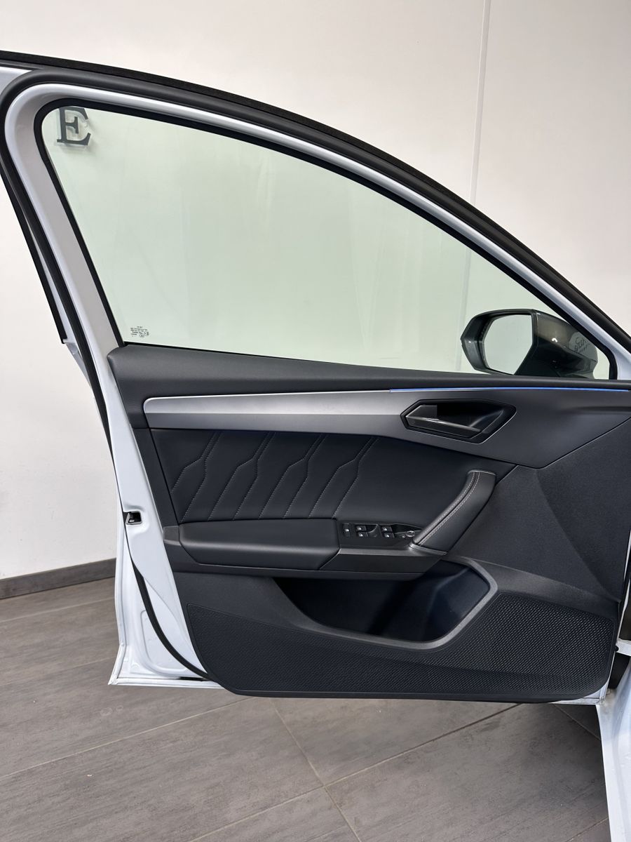 Fahrzeugabbildung CUPRA Leon SpT 2.0 TSI DSG VZ NAV+LED+ACC+VCOCK+LKRHZG