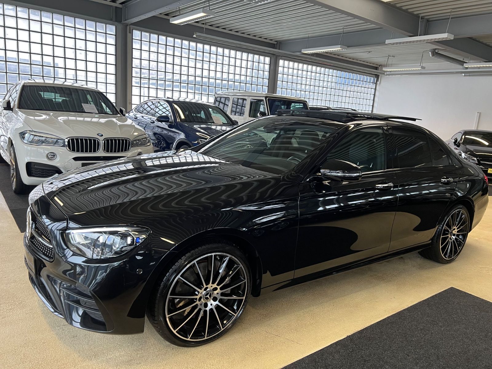 Fahrzeugabbildung Mercedes-Benz E 400 d 4Matic AMG LINE *PANO*designo-manufaktur