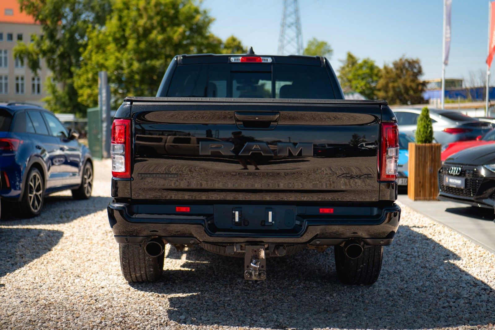Fahrzeugabbildung Dodge RAM 5.7 V8 HEMI 4x4 BLACK *LPG 200L*Unfallfrei*