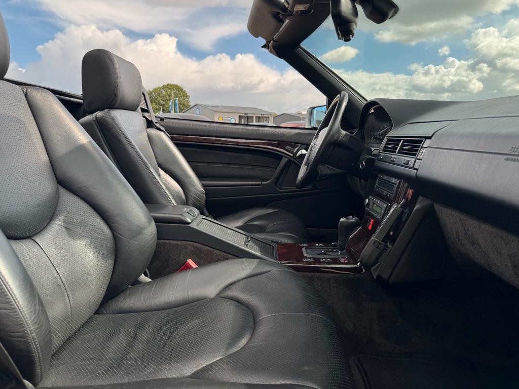 Mercedes-Benz SL 320