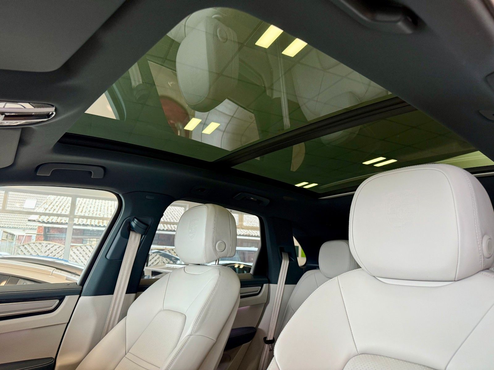 Fahrzeugabbildung Porsche Cayenne V6 Platinum Edition SportChrono/Panorama