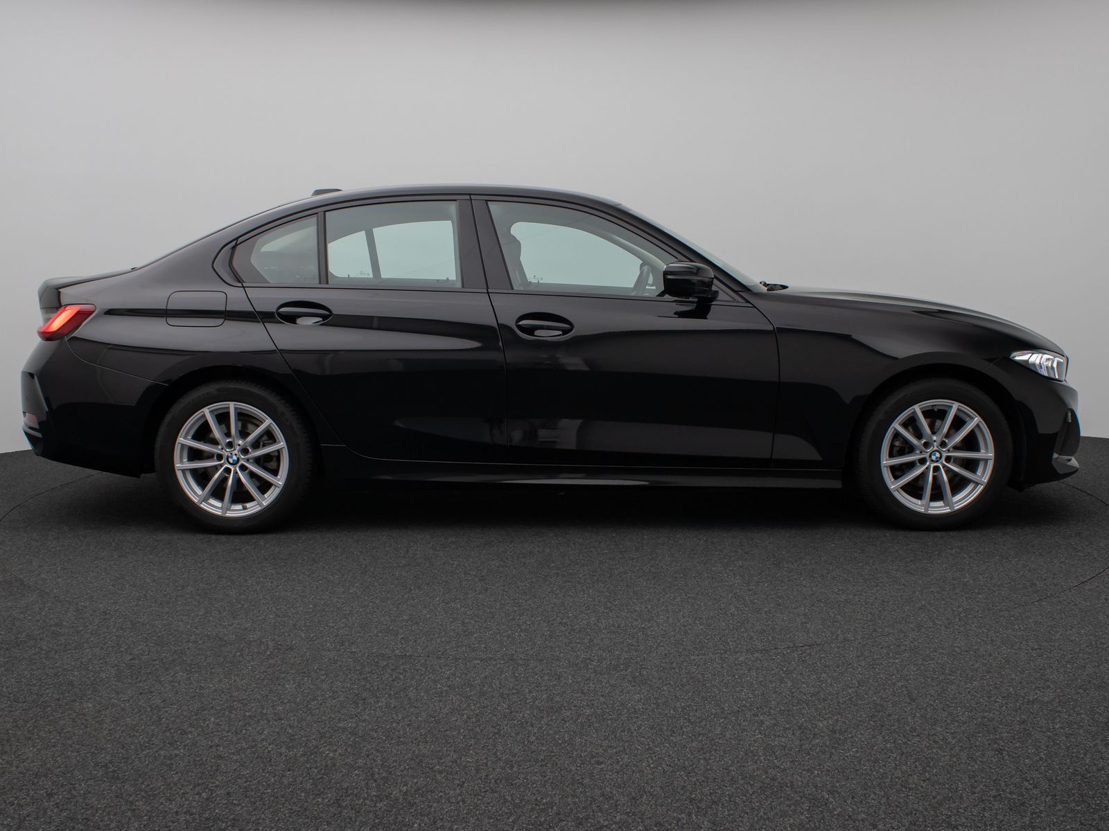 Fahrzeugabbildung BMW 318i DAB PDC Widscreen Geschwindigkeitsreg LED