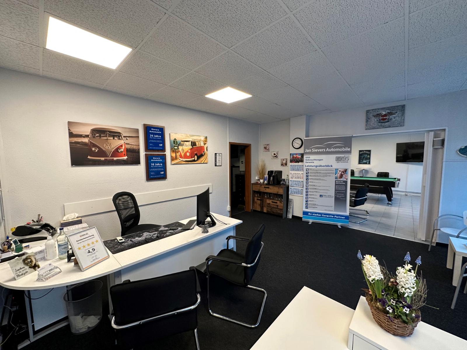 showroom-image-top