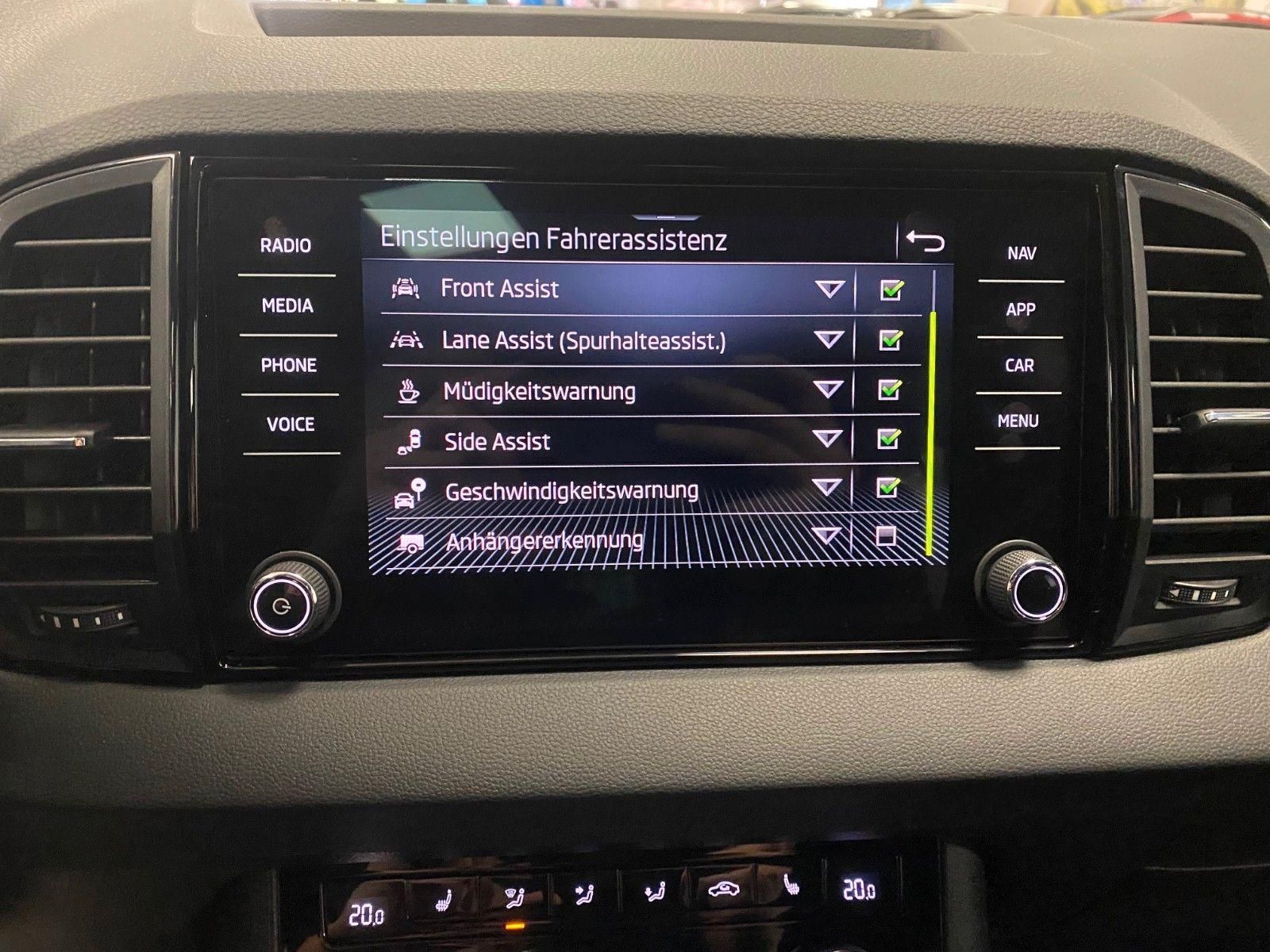 Fahrzeugabbildung SKODA Karoq 1.5 TSI DSG Sportline+AHK+ACC+NAVI+MATRIX