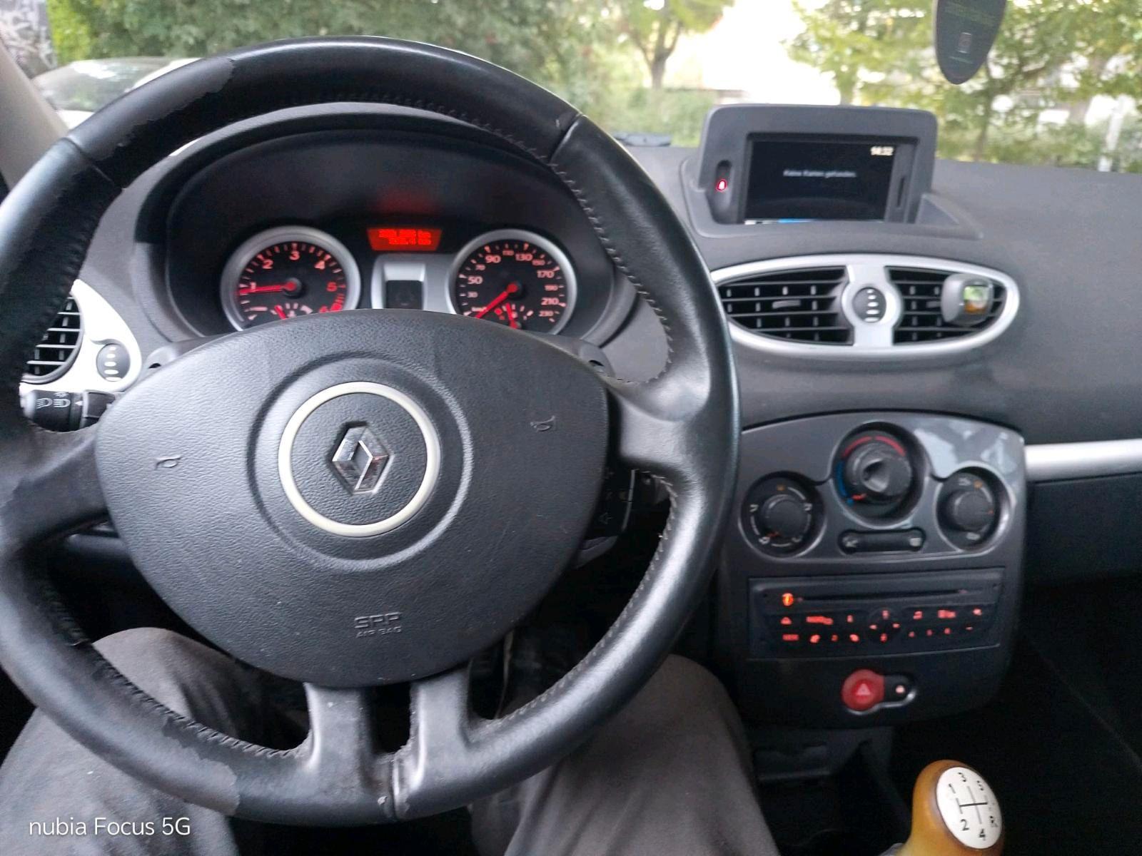 Renault Clio 2012 — photo 7
