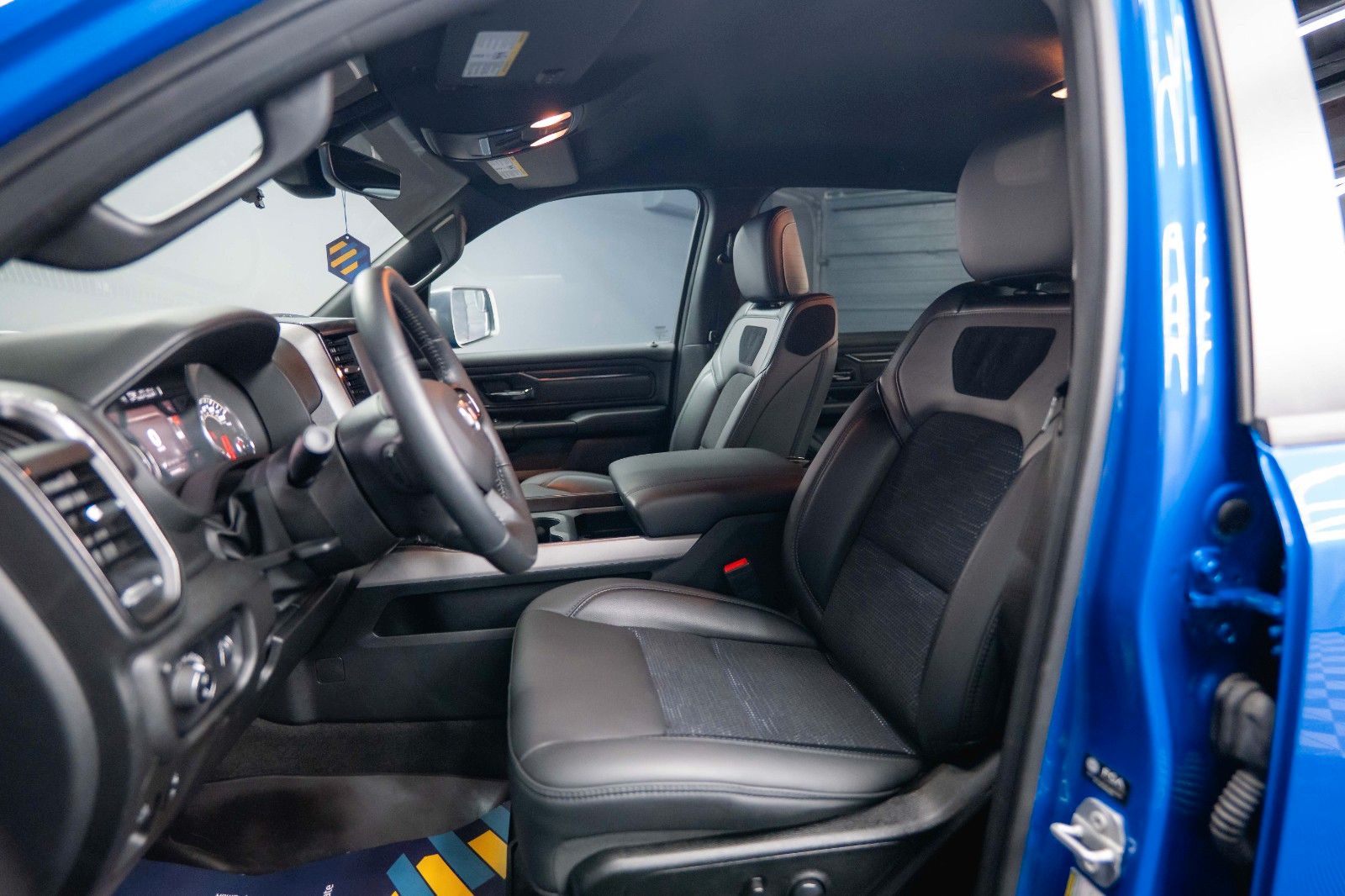 Fahrzeugabbildung Dodge RAM 5.7 V8 HEMI 4x4 Built to Serve AXLE LOCK LED