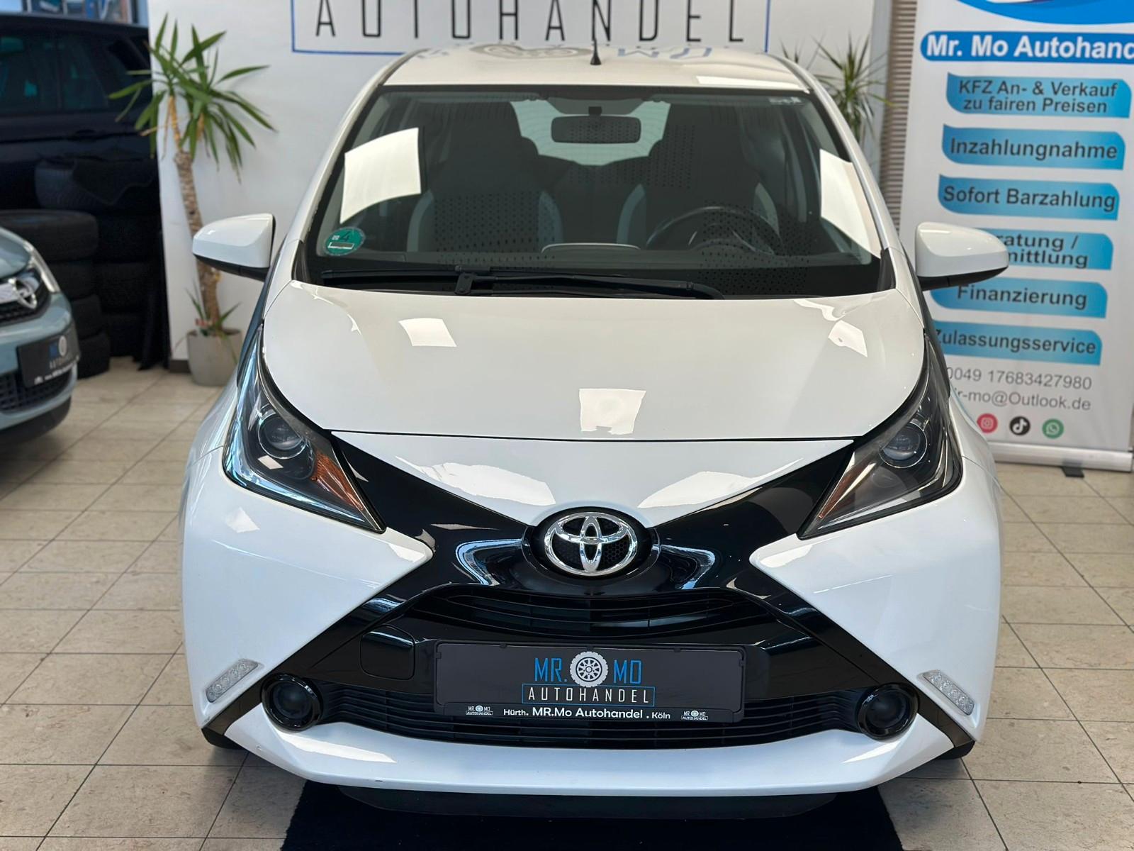 Toyota AYGO X-play°2.Hand°Klima°Tüv Neu
