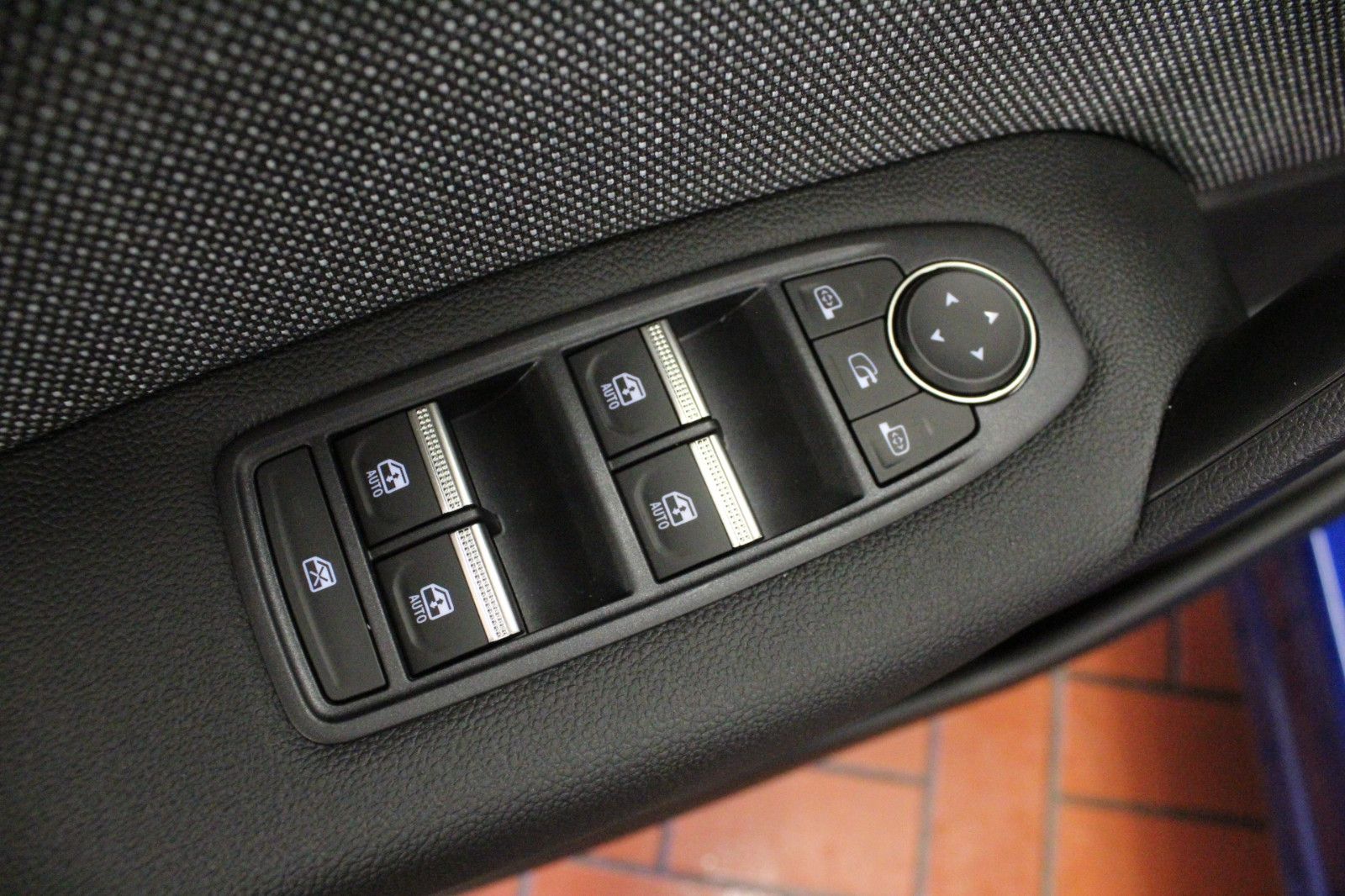 Fahrzeugabbildung Renault Captur TCe 115 KISS Sondermodell *Winter-Pak*Nav