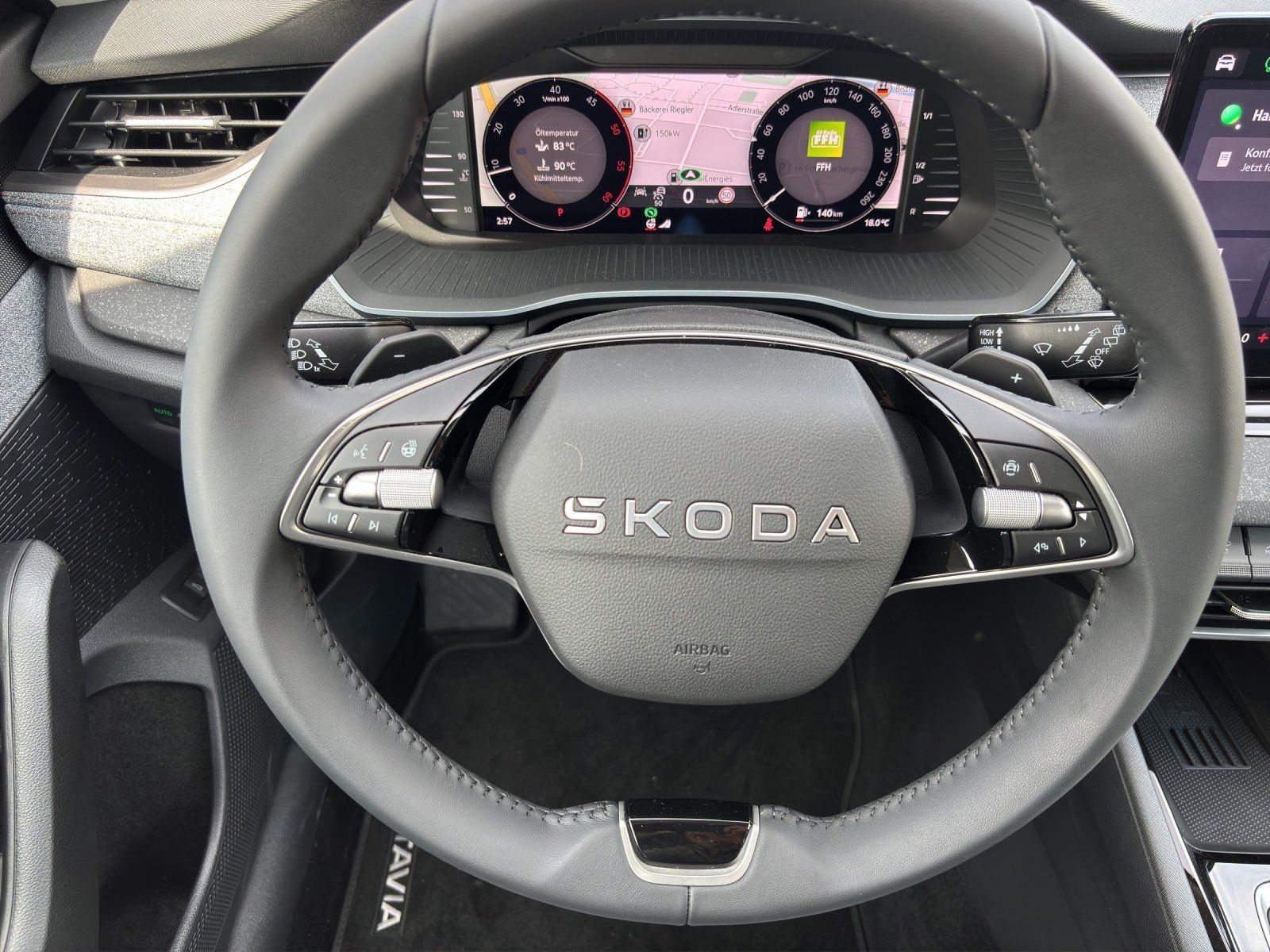 Fahrzeugabbildung SKODA Octavia Combi Tour 2,0 TDI 110 kW DSG