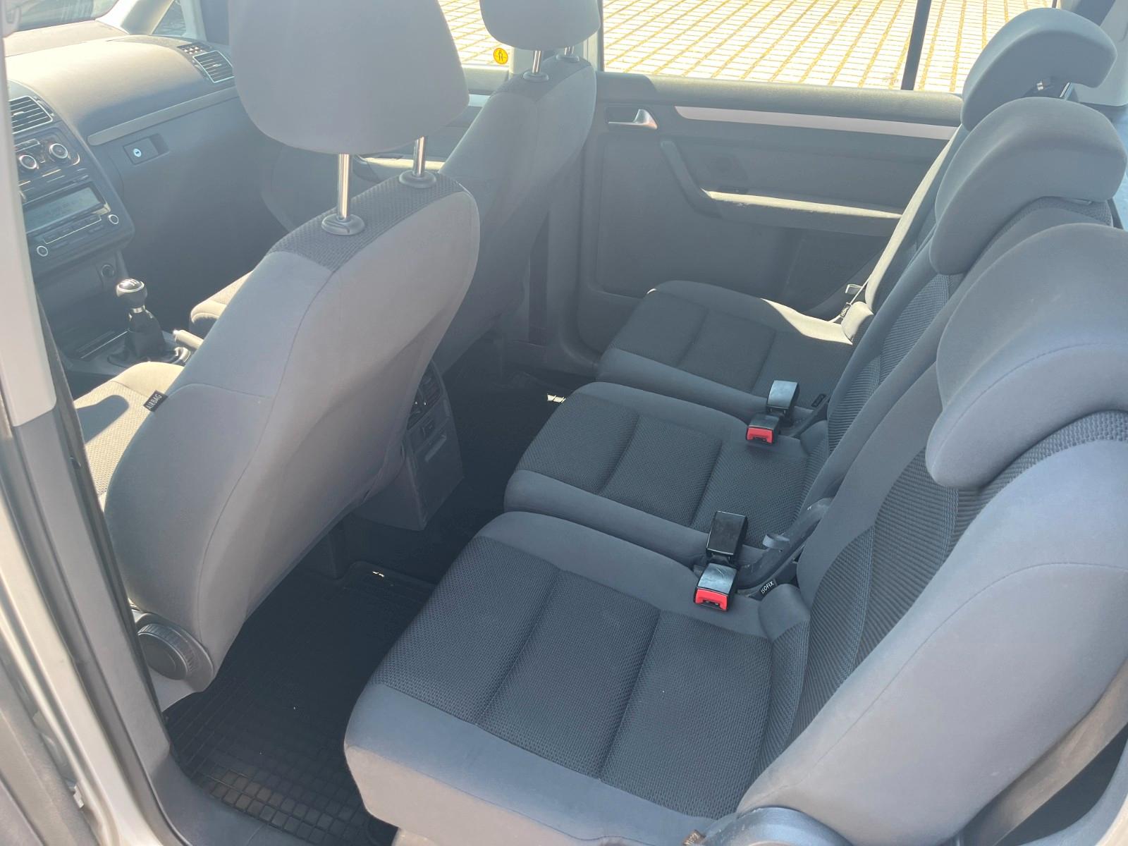Volkswagen Touran 2011 — photo 15