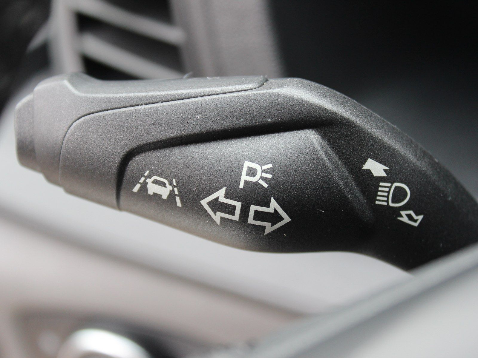 Fahrzeugabbildung Ford Transit 330 L2 Trend 2,0 TDCi DPF Mild-Hybrid