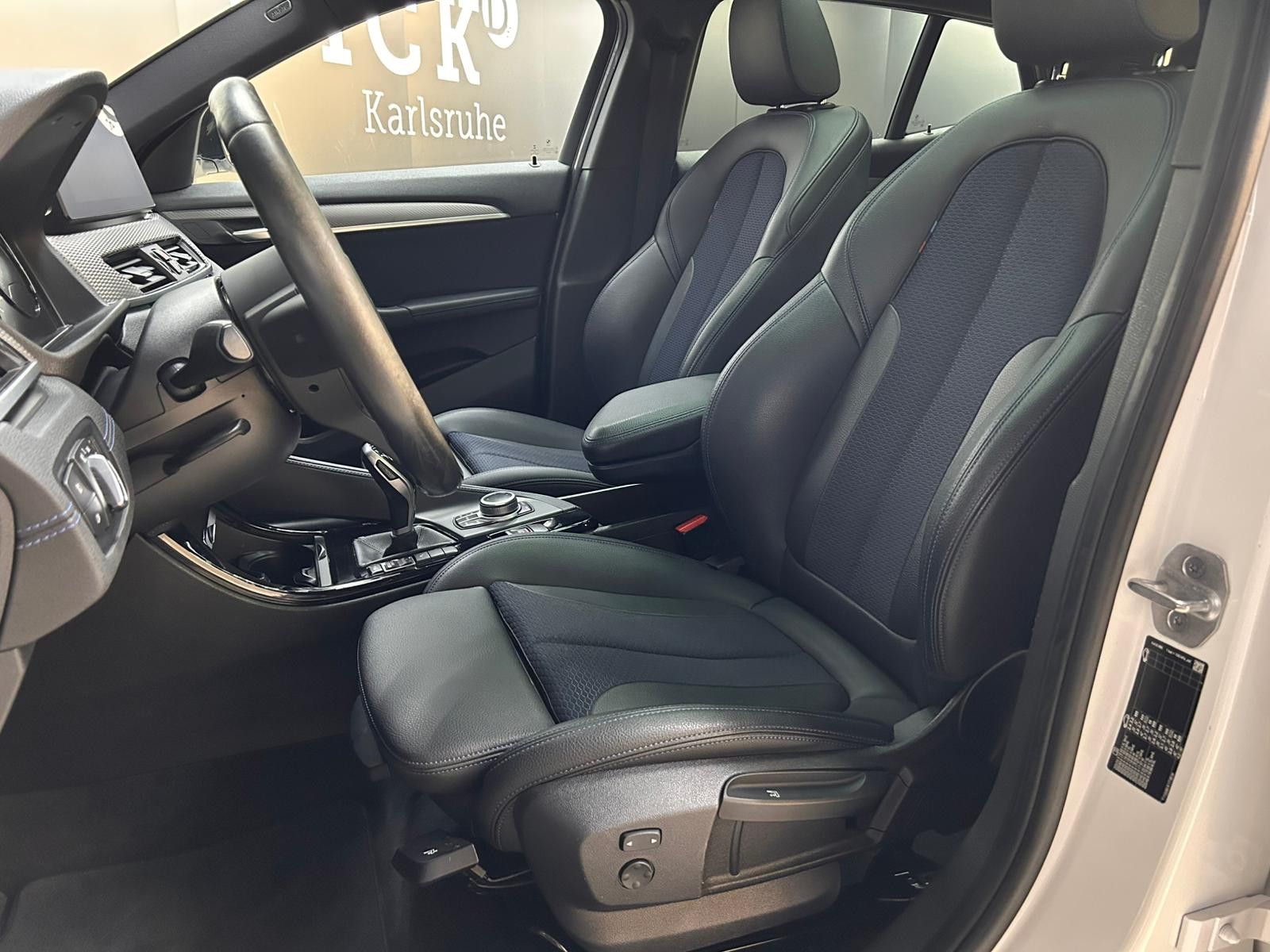 Fahrzeugabbildung BMW X2 20d M Sport M PAKET+SHADOW+PANO+HEAD+KAMER+19