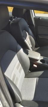 Mercedes-Benz GLA 200 - - silberne Mercedes-Benz GLA-Klasse